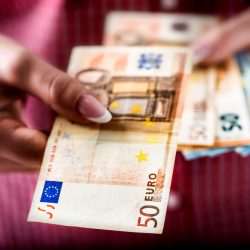 الأمر بالدفع الأمر بالدفع